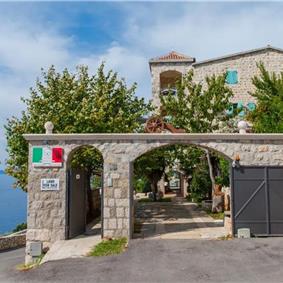 1 Bedroom Apartment with 2 Shared Pools, sleeps 2